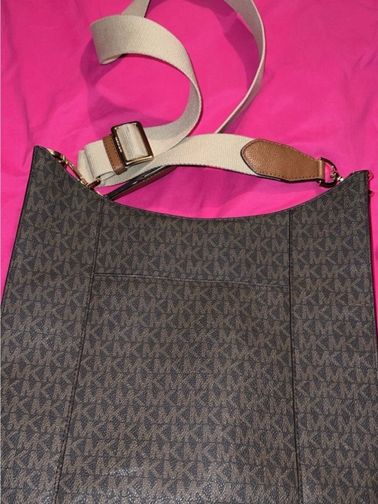 🎀 MICHAEL KORS 🎀 brown and tan signature monogram bag with  Michael Kors Dark Brown Monogram Shoulder Bag with Beige Strap